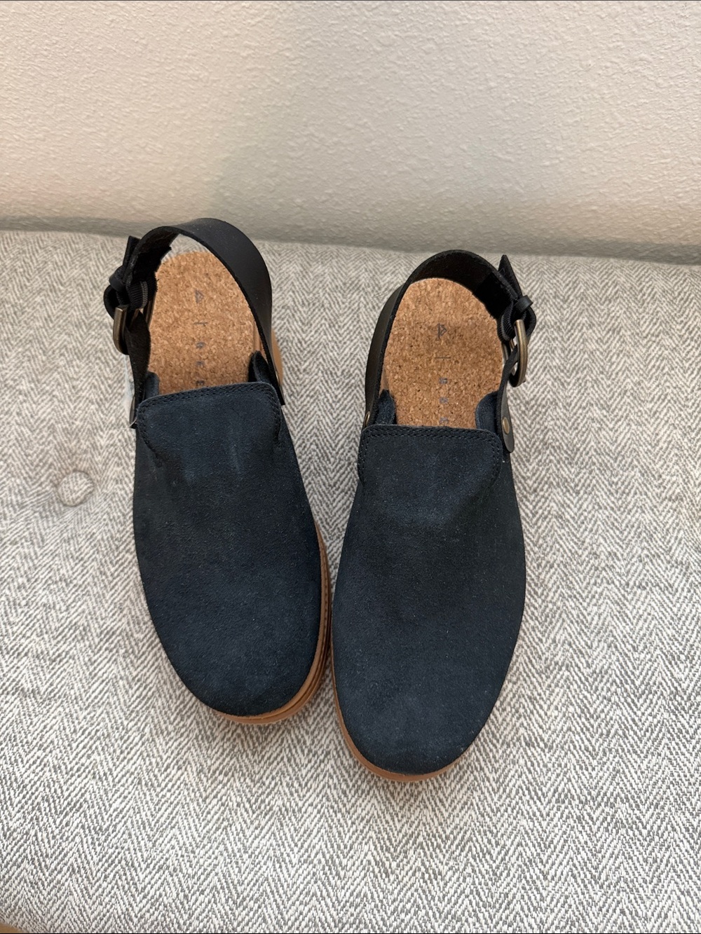 Reef Black Suede Platform Slingback Clog with Tan Sole - Picture 3 of 6